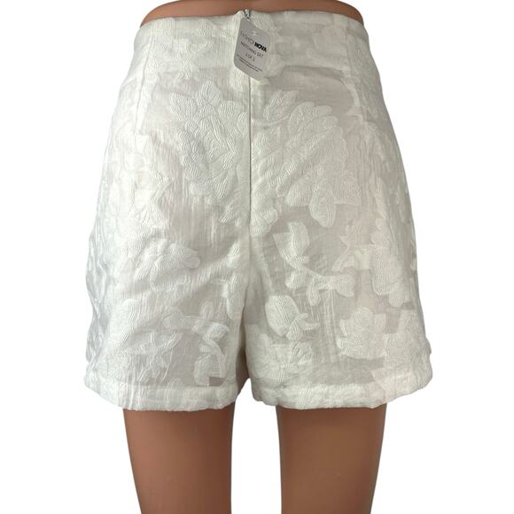 NEW Fashion Nova  Lace White Floral Print Textured Jacquard Wide Leg Shorts Sz L - Picture 3 of 6